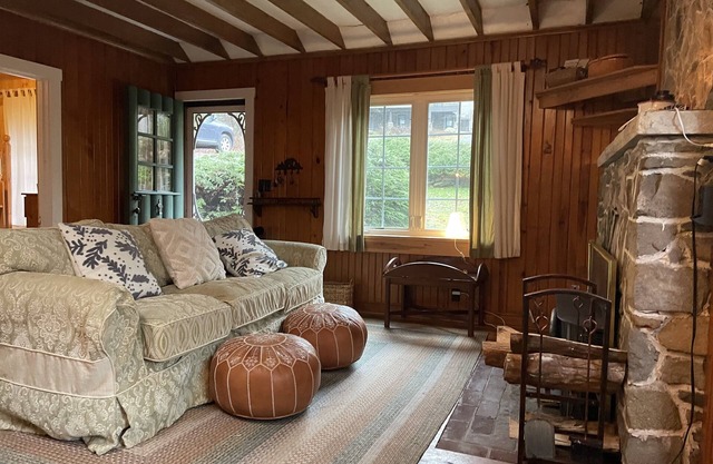 Charming 3 Bedroom, 2 Bath Cottage on Lake Mokoma