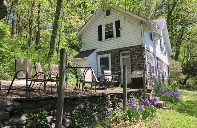 Charming 3 Bedroom/2 Bathroom Carriage House, Kids & Pet Friendly