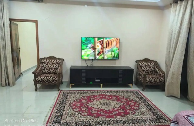 Charming 3-bedroom building with WiFi and AC in awesome Hyderabad