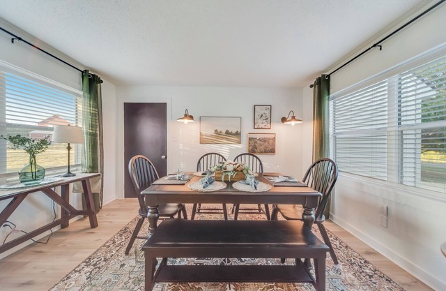 Charming 3-bedroom cottage with picturesque sunsets