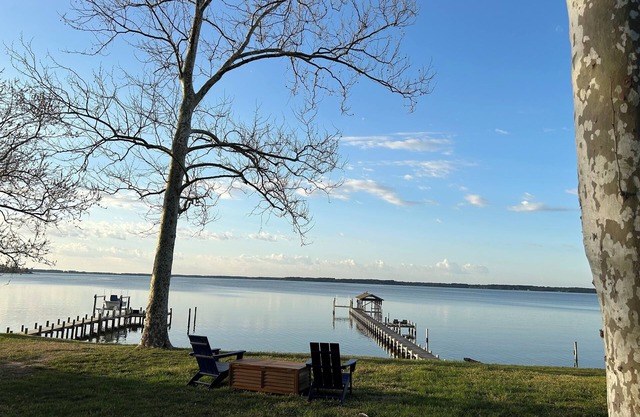 Charming 3-bedroom house in Deltaville with Stunning Views and Beautiful garden!