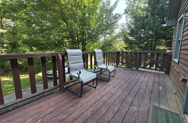 Charming 3-bedroom house with WiFi, AC in amazing Barnstead