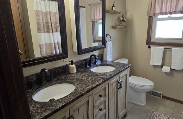 Charming 3-bedroom home in the heart of Cassville!