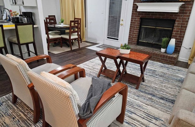 Charming 3-bedroom Home - near BARTLETT-Comfortable & Convenient.