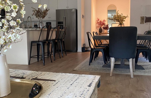 Charming 3-bedroom house with WiFi, AC in marvelous Beaumont