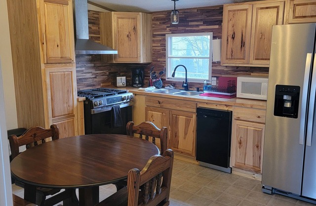 Charming 3-bedroom house with WiFi, AC in amazing Hornbeak