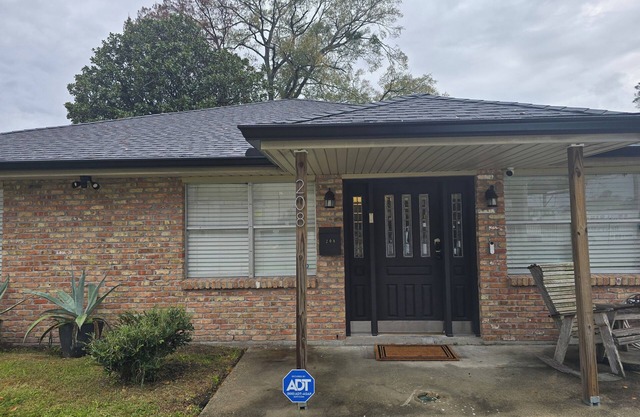 Charming 3-bedroom house with WiFi, fitness room in peaceful Metairie