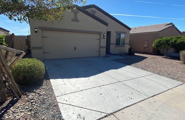 Charming 3-bedroom house with AC, WiFi in serene Tolleson