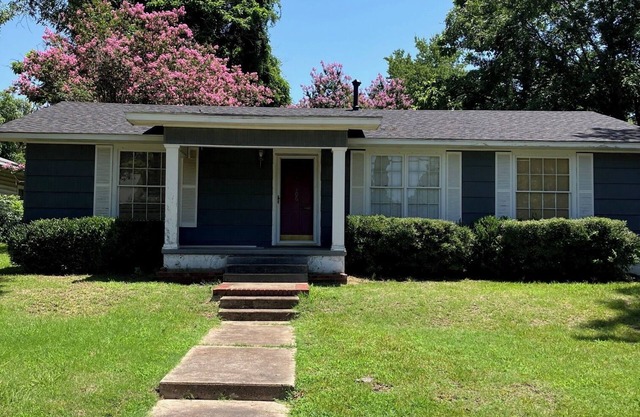 Charming 3-bedroom house in Antlers,Ok ,the deer capital of the world.