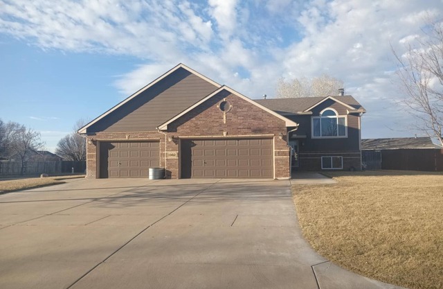 Charming 3-bedroom house in peaceful Goddard with AC, WiFi