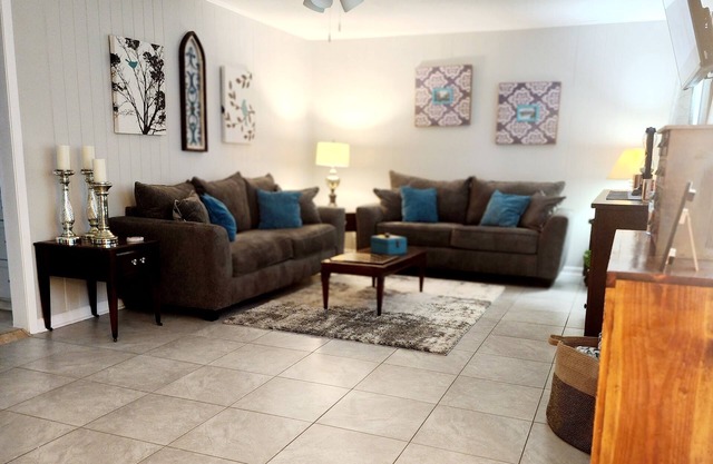 Charming 3-bedroom house with WiFi and AC in enchanting Houston