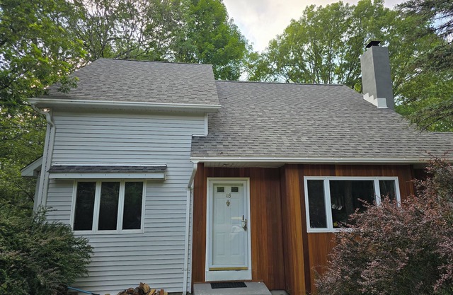 Charming 3-bedroom house in peaceful Milford near lake beach