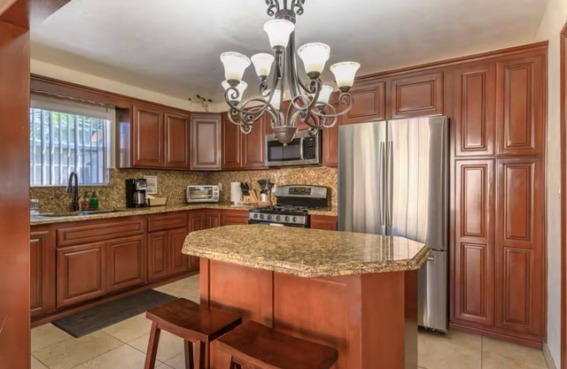 Charming 3-bedroom house with WiFi, AC in nice Norwalk between LA/Orange County