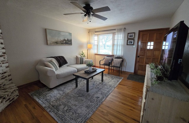 Charming 3-bedroom house with sunset views in Ulysses