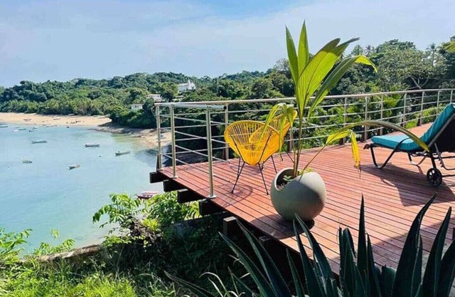 Charming 3-bedroom house with AC, WiFi in fantastic view on Saboga bay