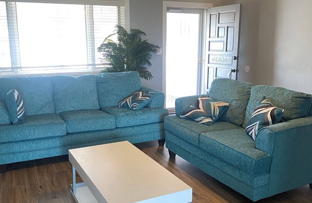 Charming 3-bedroom house with WiFi, AC in welcoming Gallup