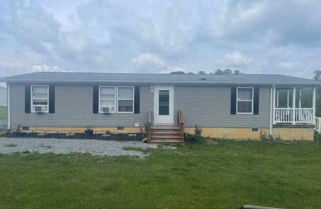 Charming 3-bedroom house in lovely Howard with AC, WiFi