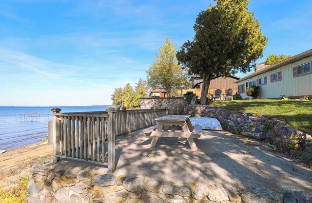 Charming 3-bedroom lakefront house with large yard and sandy beach