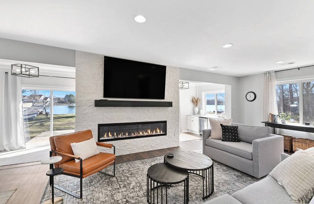 Charming 3-bedroom lake house in Waterford with amazing views