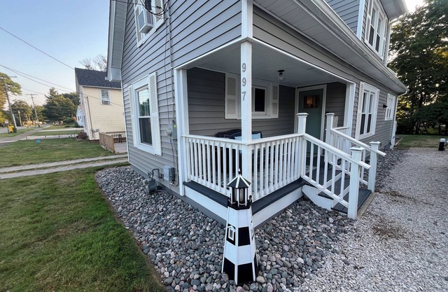 Charming 3-bedroom lake house with the best location in Conneaut