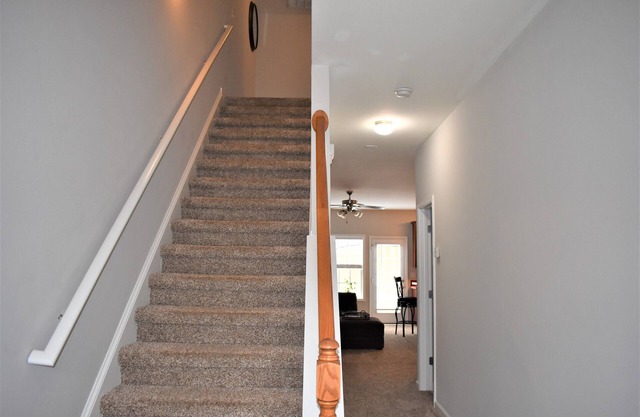 Charming 3-bedroom townhome with WiFi, fitness room in serene Braselton