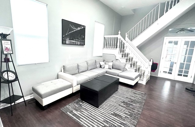 Charming 3-bedroom townhome with WiFi, AC in Glenwood