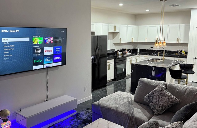 Charming 3-bedroom house with WiFi and AC in lovely Arizona City
