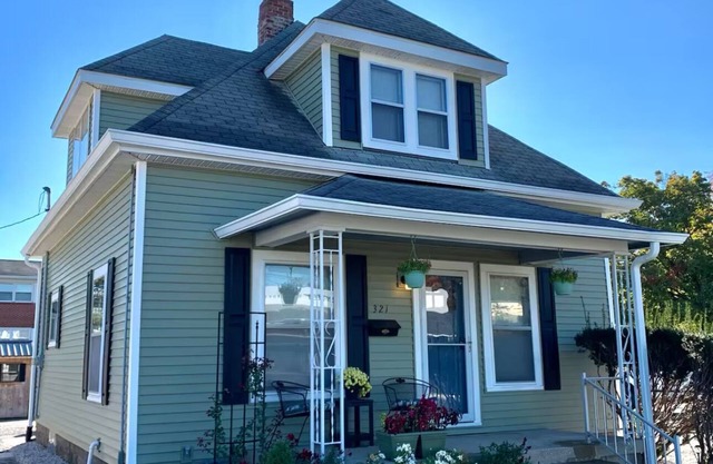 Charming 3-bedroom house in beautiful Greencastle near DePauw campus