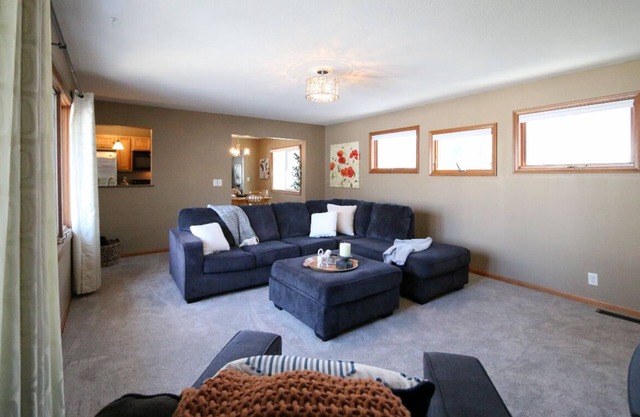 Charming 3-bedroom house with AC, WiFi in pleasant Minneapolis