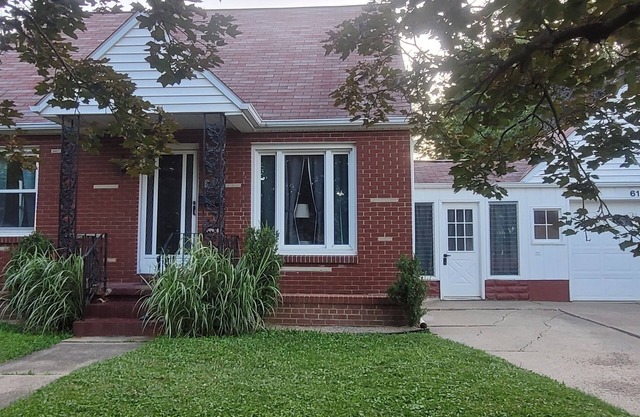 Charming 3-bedroom house in Newton Falls with WiFi and AC