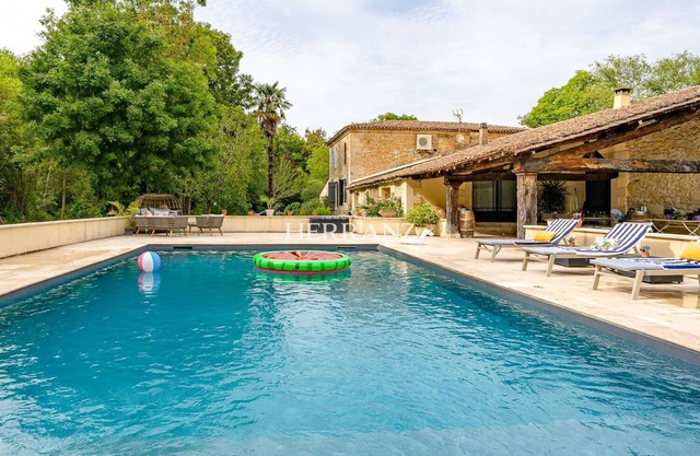 Charming 3-bedroom villa with pool and AC in fabulous Fronsac accross a river