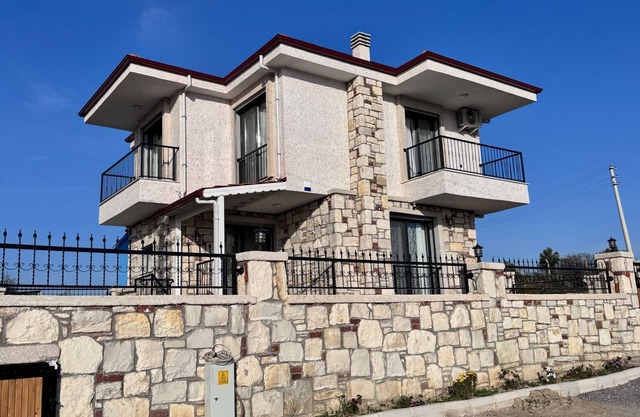 Charming 3-bedroom villa with AC, WiFi in enchanting Izmir