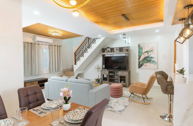 Charming 3-bedroom House with Fast WiFi,fully AC, near Honda Bay