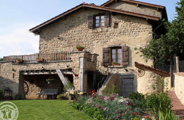 Charming 3-Story Cottage with Garden, Wood Stove, and Pizza Oven in Scenic Countryside