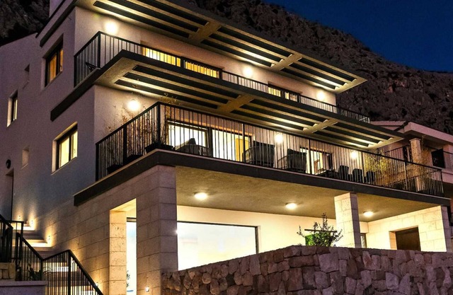 Charming 3BR Villa for 6, With Heated Pool with Waterfall