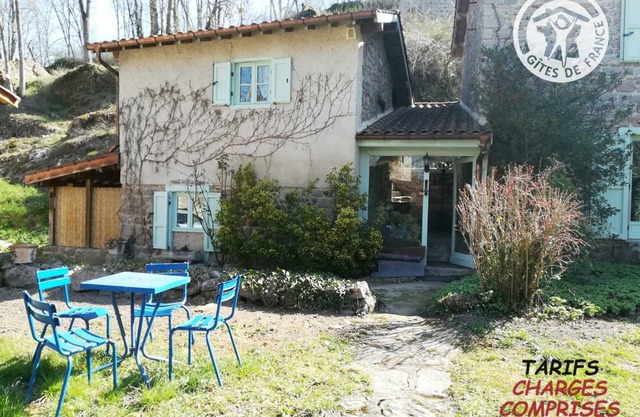 Charming 4-Bed Gîte in Medieval Donzy with Garden, BBQ & Riverside Access