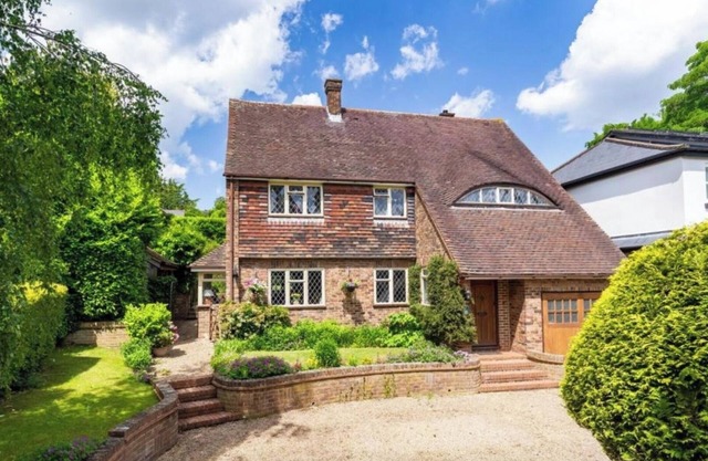 Charming 4-Bed Home in Epping