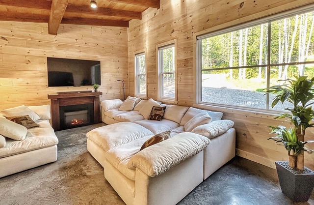 Charming 4-bedroom chalet with AC and WiFi in fabulous New Richmond