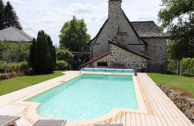 Charming 4-bedroom Cottage with Heated Pool, Sauna, and Garden in Scenic Cantal