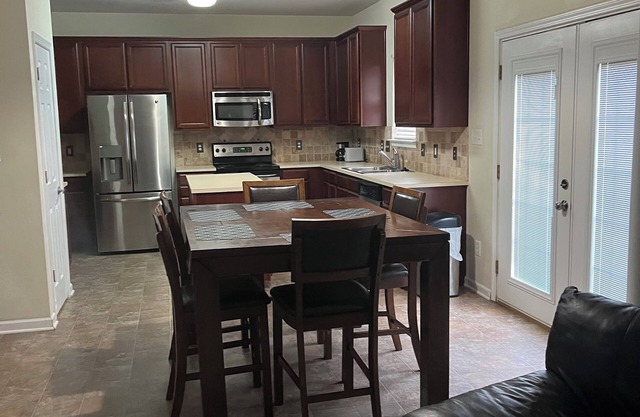 Charming 4-bedroom family home with WiFi, AC in fabulous Charlotte