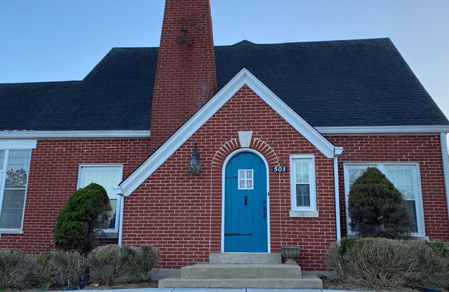 Charming 4-bedroom cottage with WiFi, AC in brilliant Munfordville