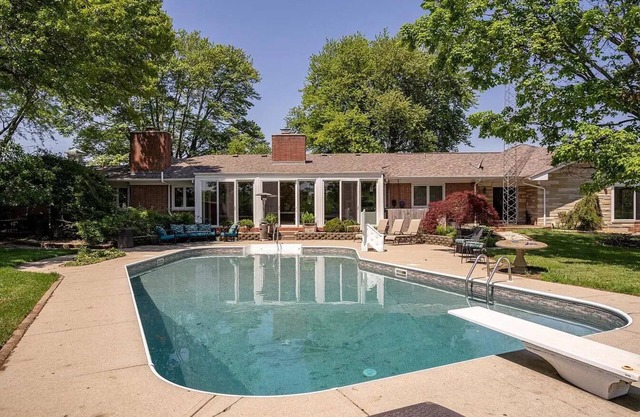 Charming 4-bedroomHorse Ranch farmhouse in enjoyable Lebanon with AC, Wifi