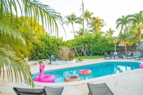 Charming 4BR Home with Heated Pool in Hollywood