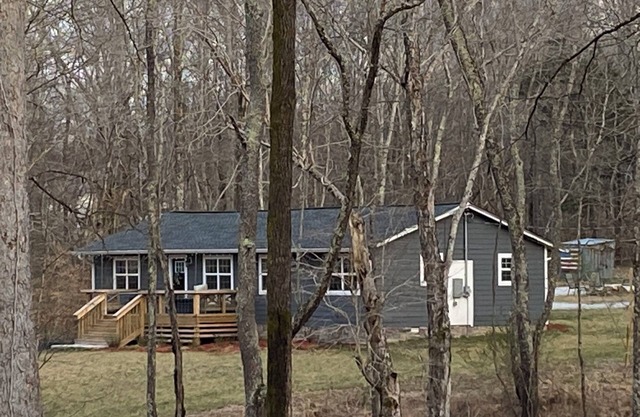 Charming 5-bedroom cottage with AC and WiFi in Fairview