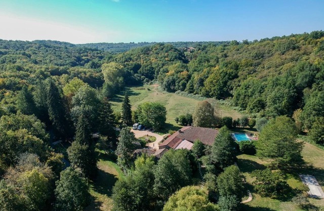 Charming 5 ha estate, catering and activities + barn for small events