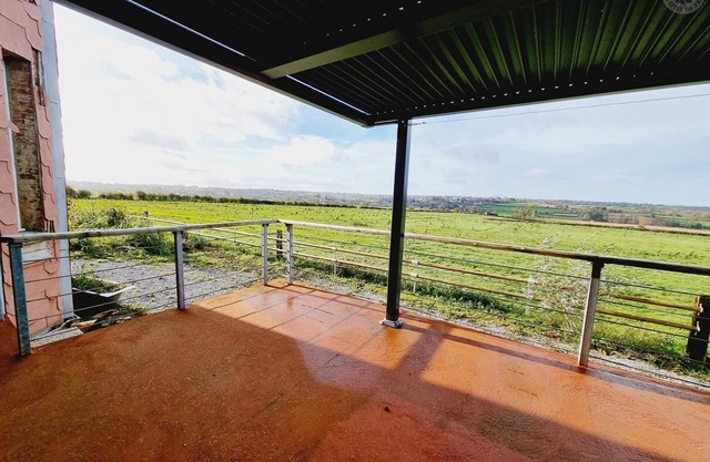 Charming 7-Bedroom Farmhouse with Garden, Horse Facilities, and Proximity to Val Joly Attractions