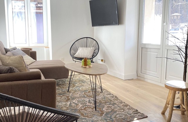 Charming 75m2 3bed 2bath apartment for 6/8 people 1 balcony