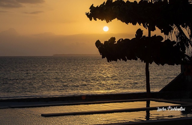 Charming 8 Rooms | 8 Bath | Sleeps 21| Beach Villa