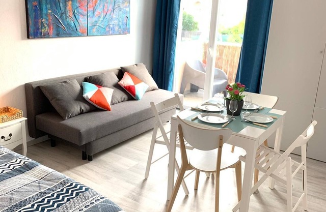 Charming air-conditioned studio with balcony and parking space
