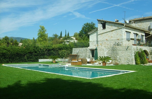 Charming air-conditioned 2 room apartment adjoining a stone house